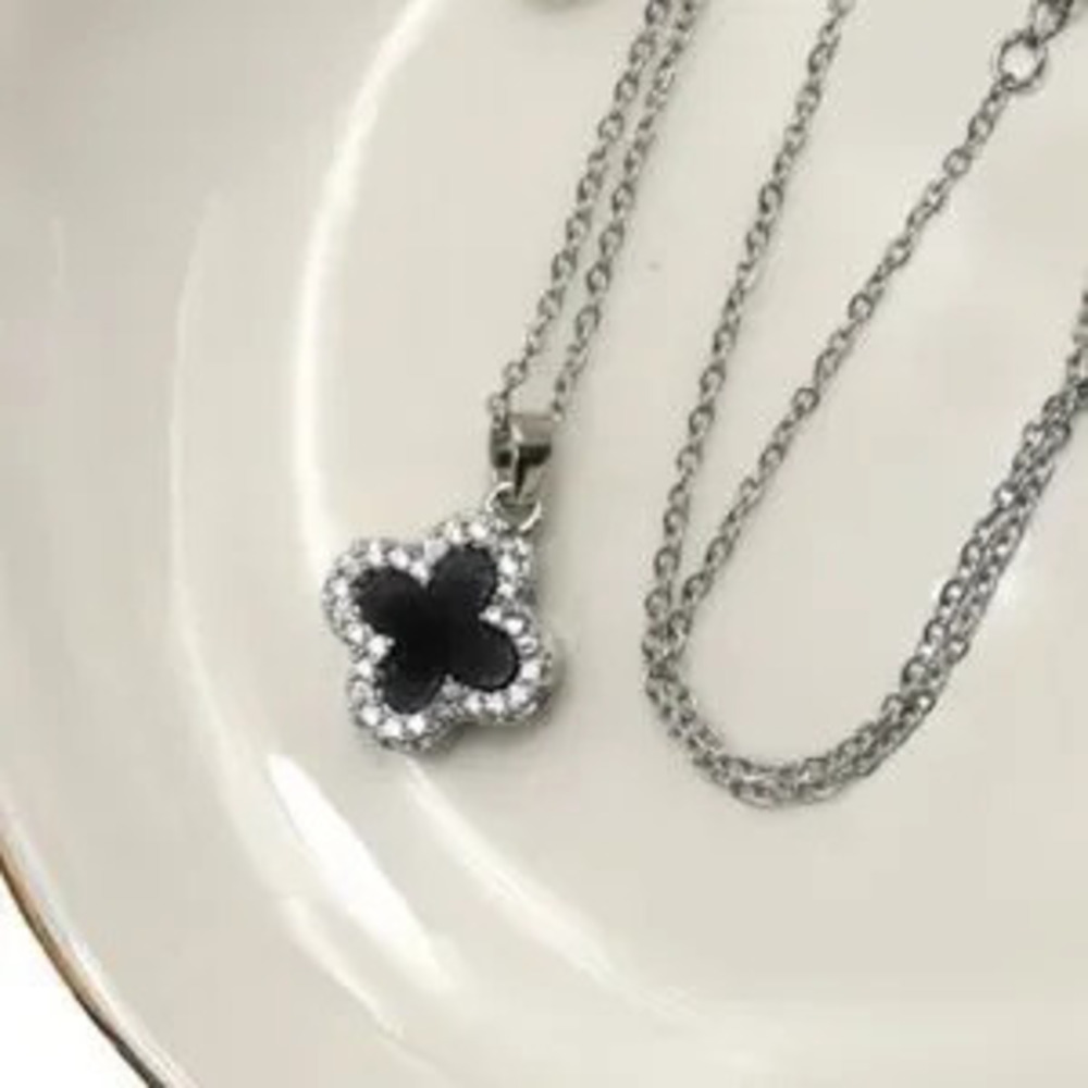 18K Rhinestone Clover - Black and Silver (5106)